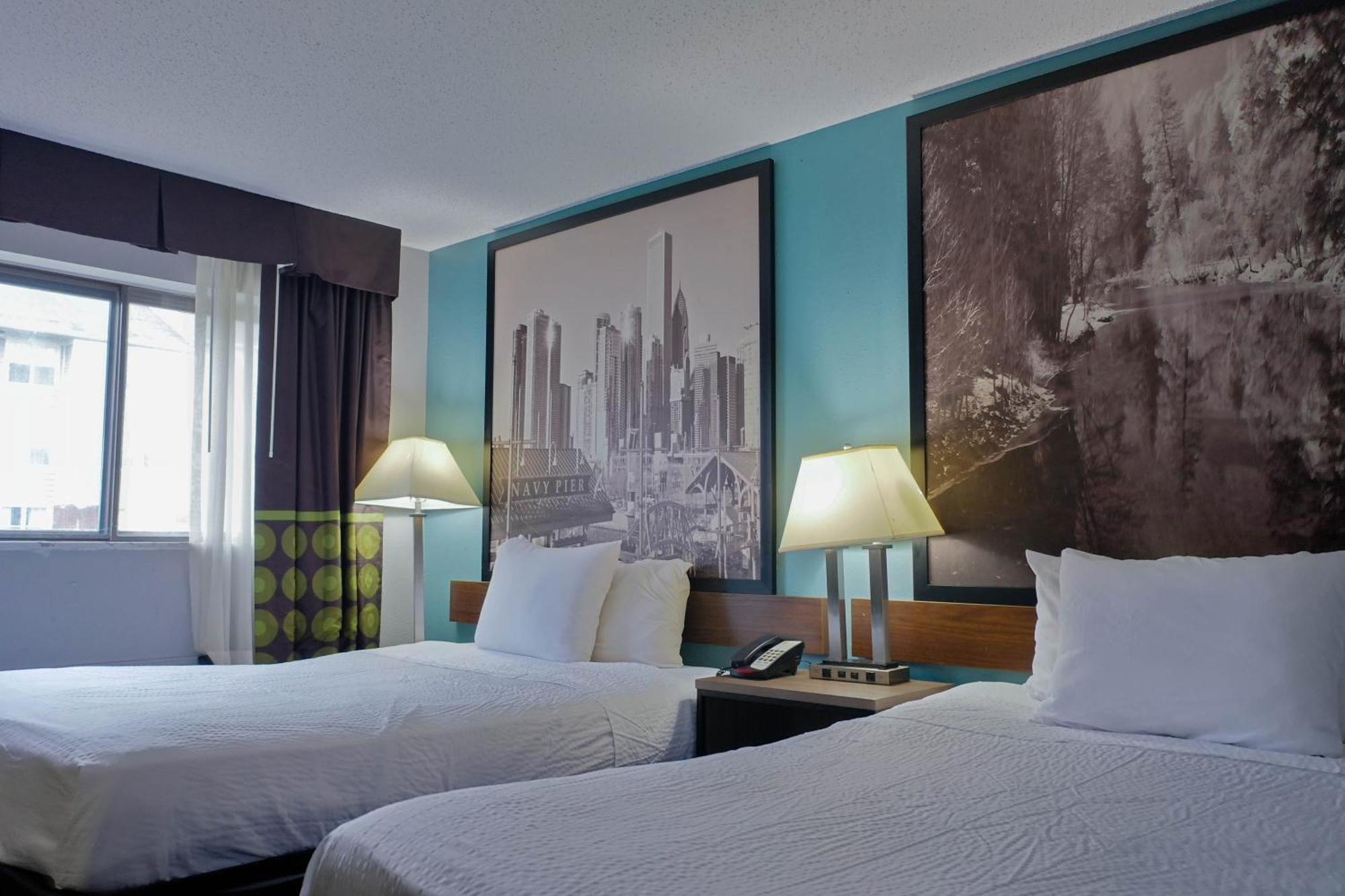 Super 8 By Wyndham Rockford I-90 Casino District Hotel Bagian luar foto