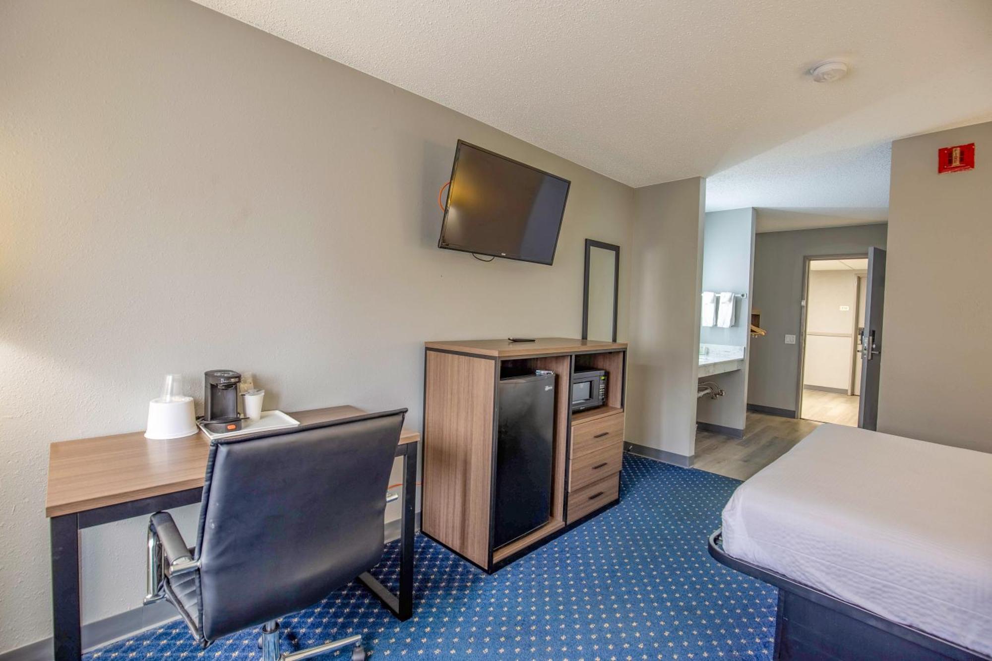 Super 8 By Wyndham Rockford I-90 Casino District Hotel Bagian luar foto