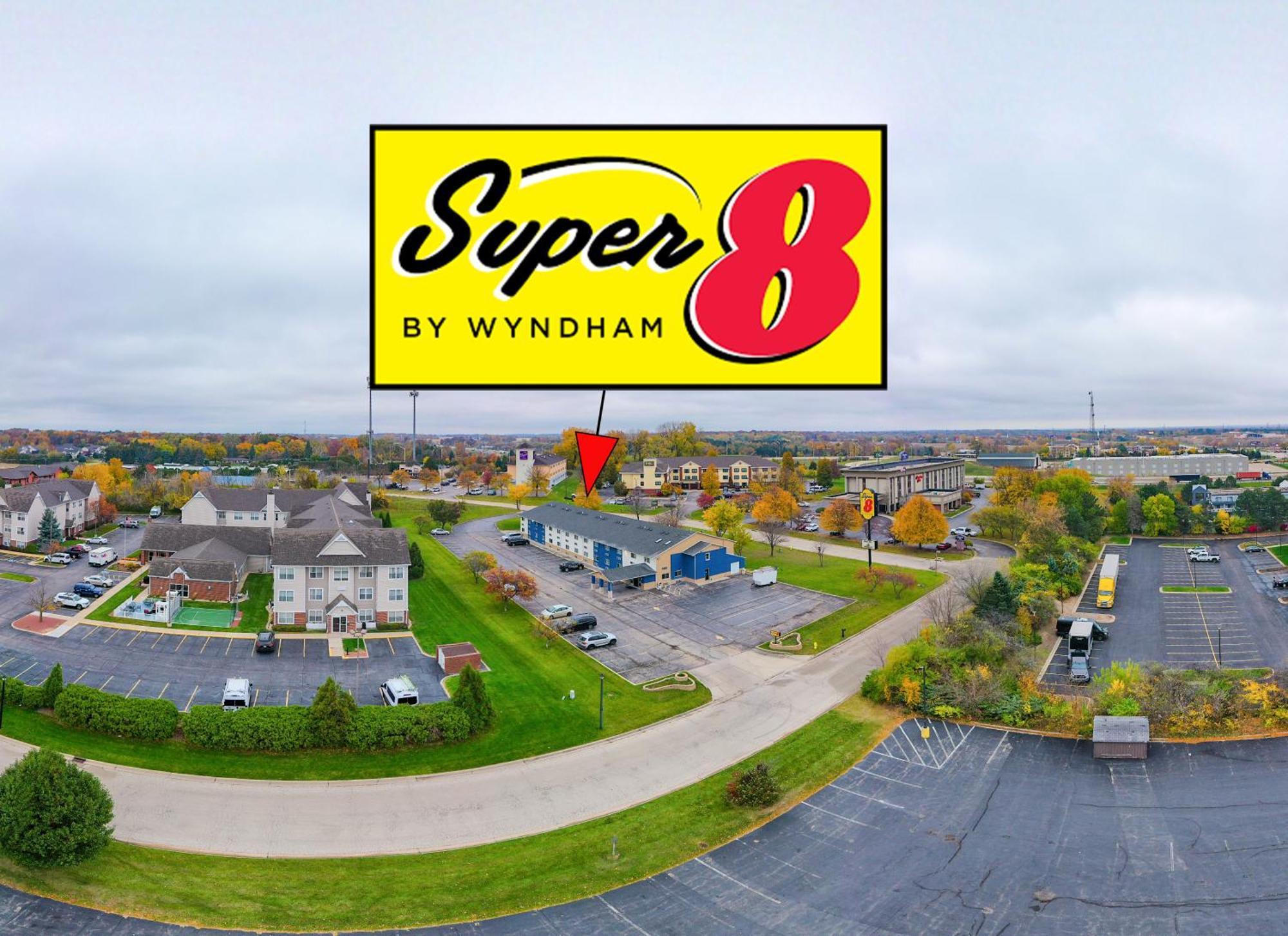 Super 8 By Wyndham Rockford I-90 Casino District Hotel Bagian luar foto