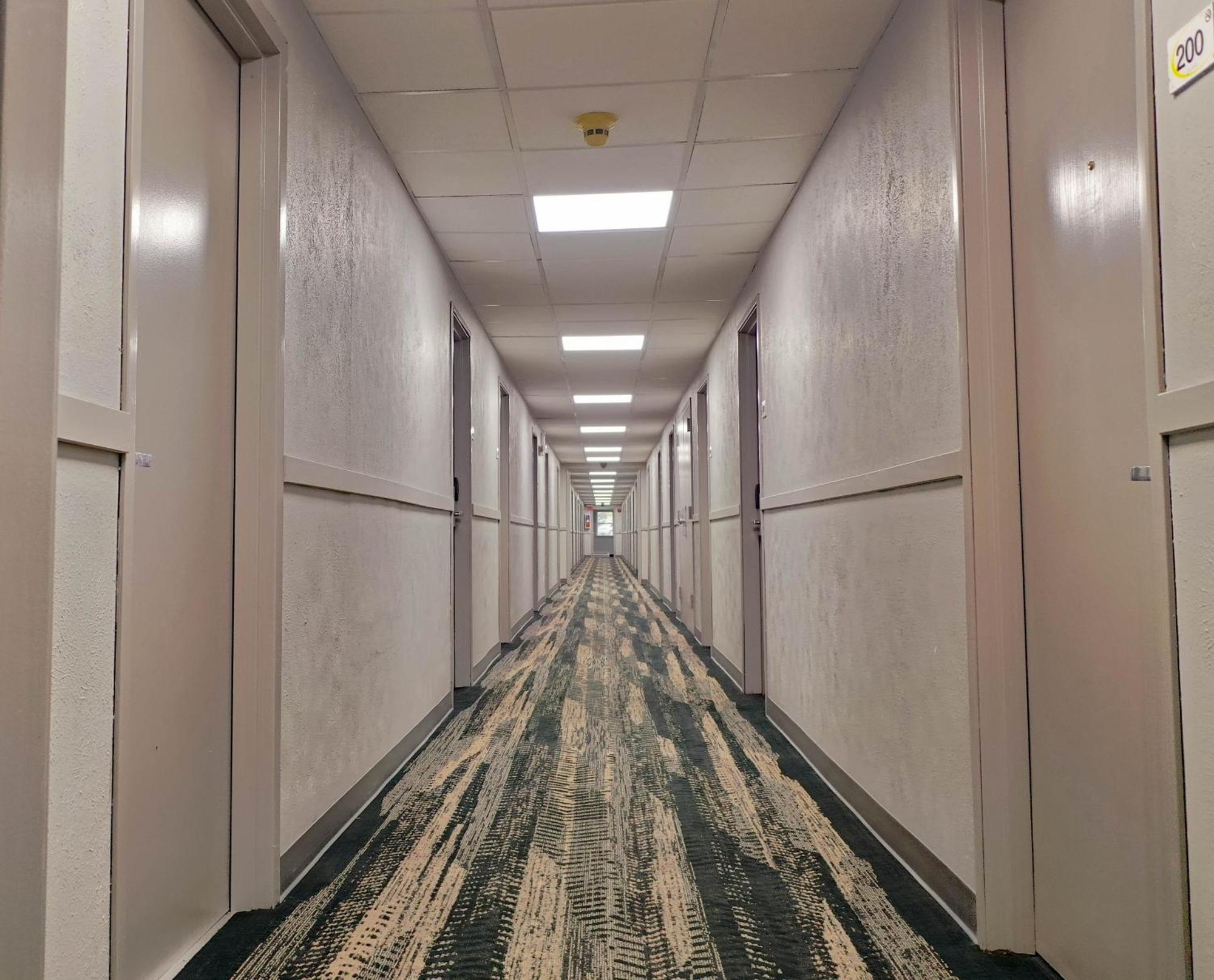 Super 8 By Wyndham Rockford I-90 Casino District Hotel Bagian luar foto